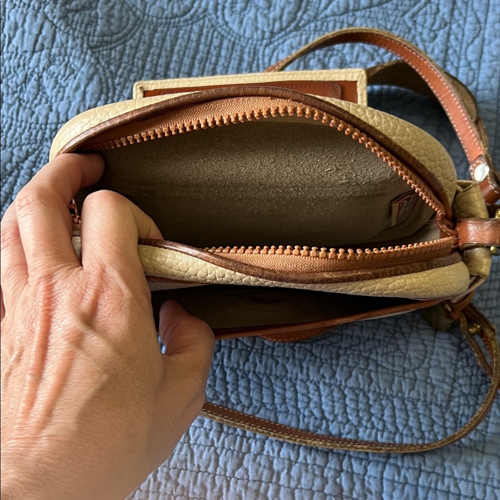 Dooney & Bourke Cream and Brown Leather Crossbody Bag - Picture 6 of 9
